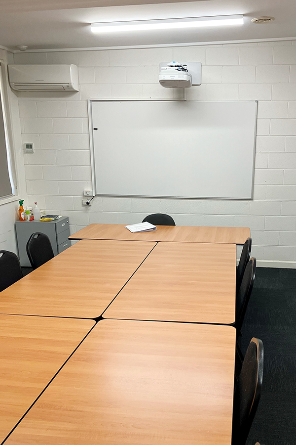 Medium-sized classroom with conference-style setup