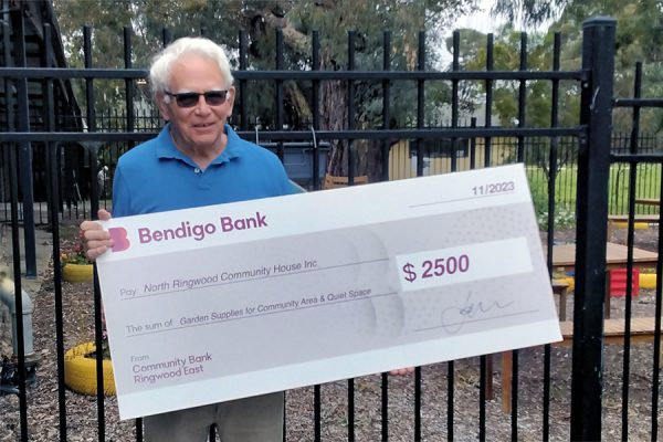 bendigo-bank-grant-john-with-cheque